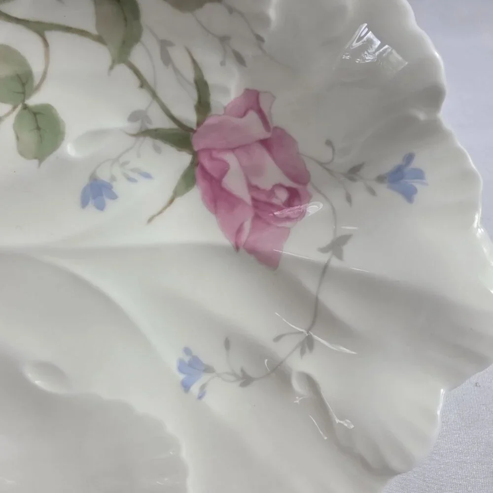 Mikasa April Rose 7 Inch Leaf Shaped Dish White with Pink Roses & Green Leaves
